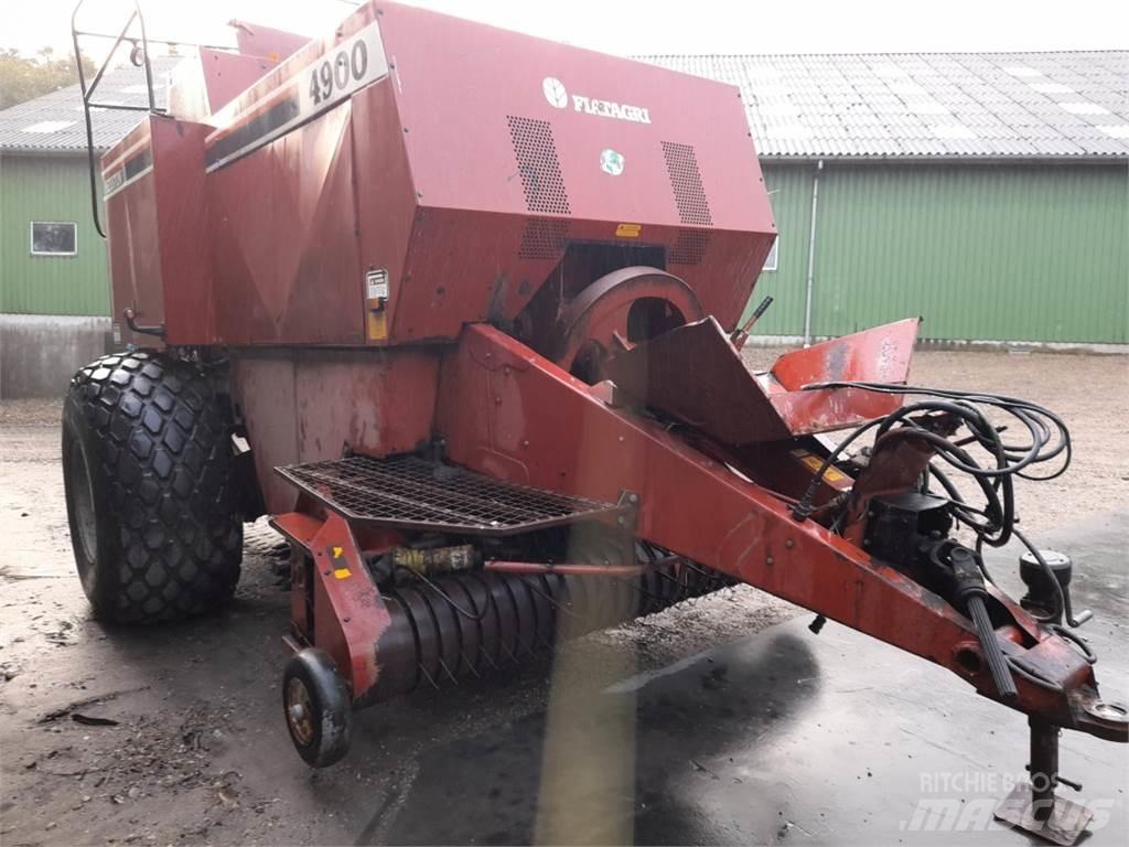 Hesston 4900 Трактори