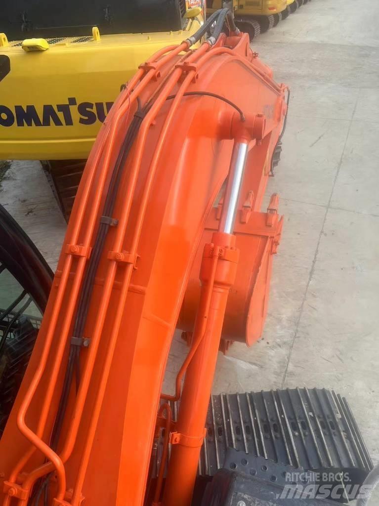 Hitachi ZX 120 Гусеничні екскаватори