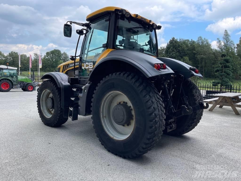 JCB Fastrac 8250 Трактори