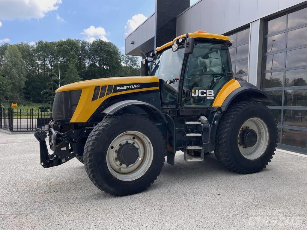 JCB Fastrac 8250 Трактори