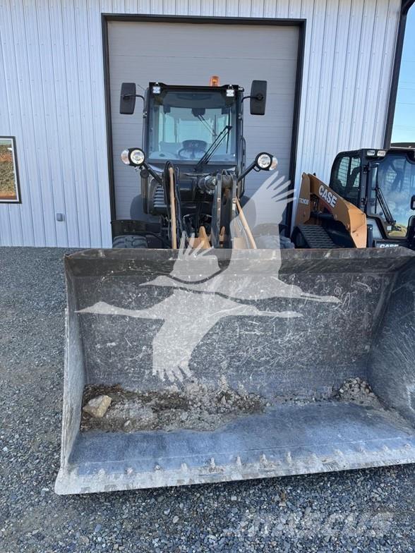 CASE 221F Фронтальні навантажувачі