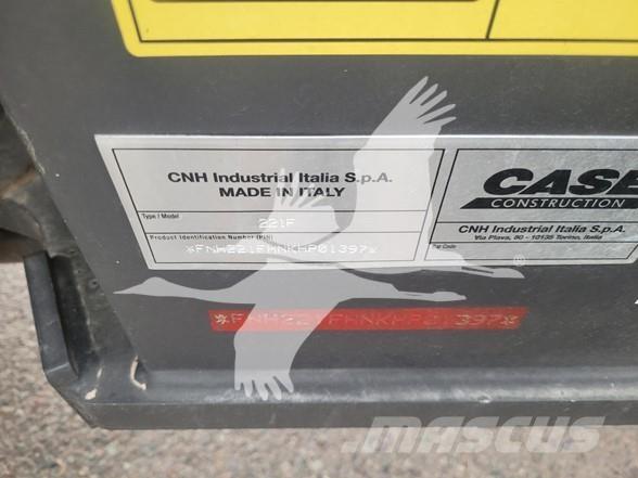 CASE 221F Фронтальні навантажувачі