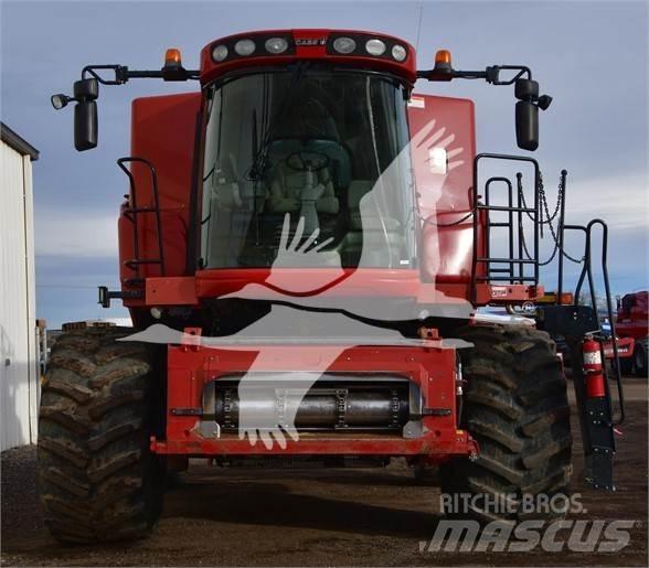 Case IH 7120 Зернозбиральні комбайни