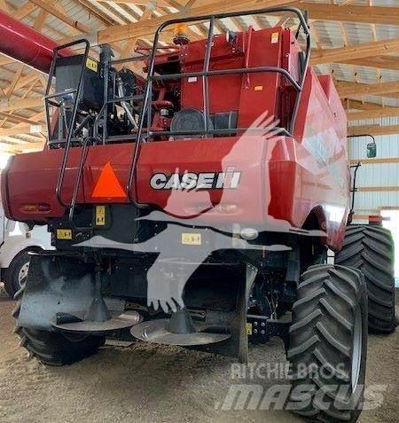 Case IH 7130 Зернозбиральні комбайни