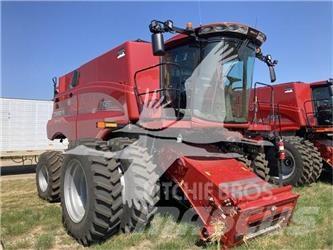 Case IH 8250 Зернозбиральні комбайни