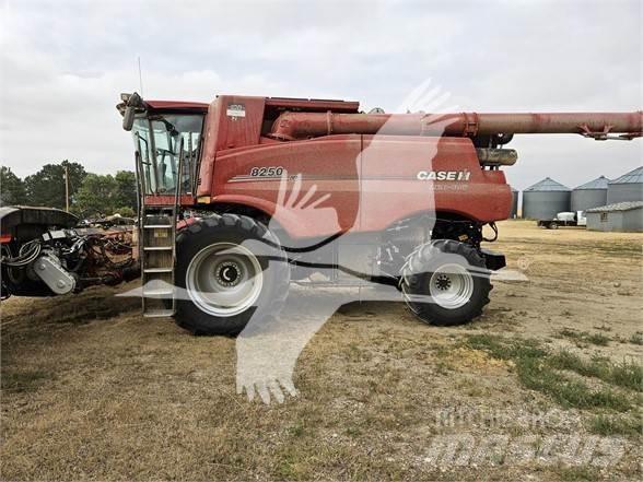 Case IH 8250 Зернозбиральні комбайни