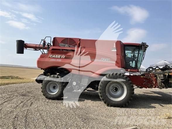 Case IH 8250 Зернозбиральні комбайни