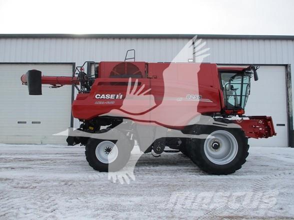 Case IH 8250 Зернозбиральні комбайни