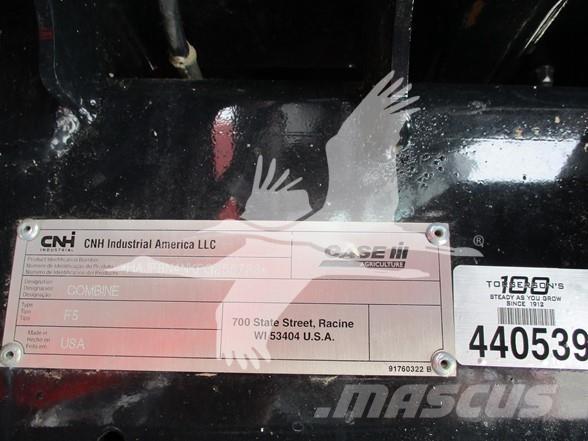 Case IH 8250 Зернозбиральні комбайни