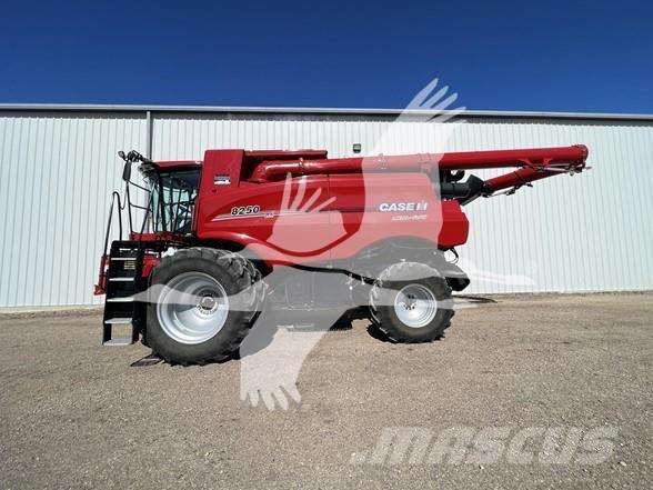 Case IH 8250 Зернозбиральні комбайни