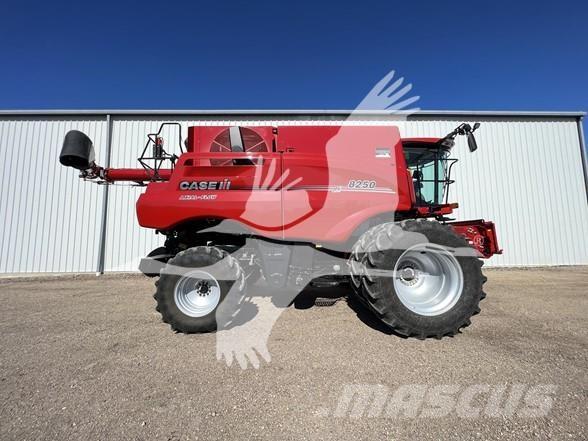 Case IH 8250 Зернозбиральні комбайни