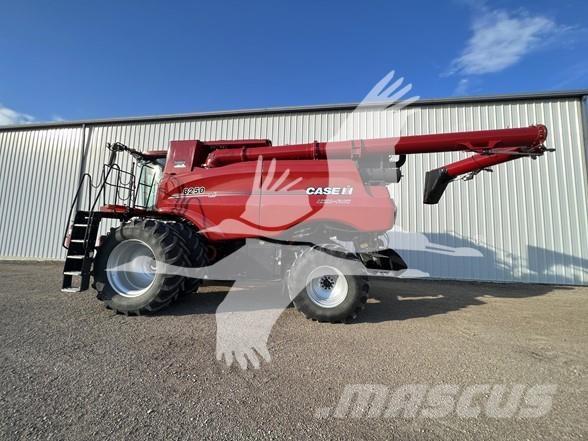 Case IH 8250 Зернозбиральні комбайни