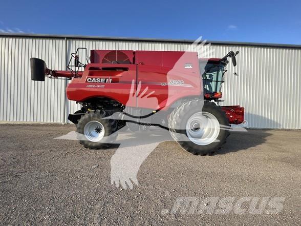 Case IH 8250 Зернозбиральні комбайни