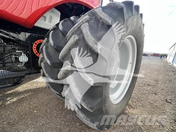 Case IH 8250 Зернозбиральні комбайни
