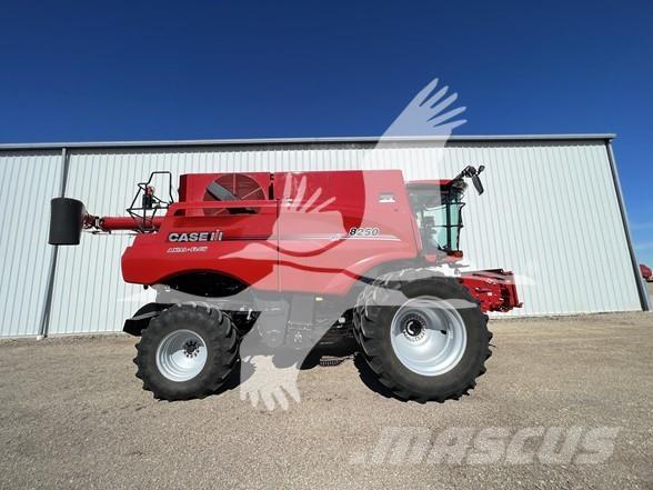 Case IH 8250 Зернозбиральні комбайни