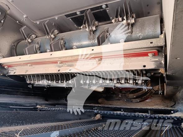 Case IH 8250 Зернозбиральні комбайни