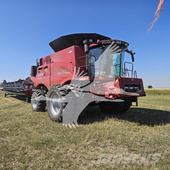 Case IH 8250 Зернозбиральні комбайни