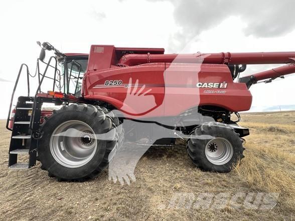 Case IH 8250 Зернозбиральні комбайни