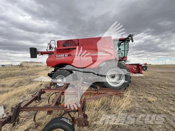 Case IH 8250 Зернозбиральні комбайни