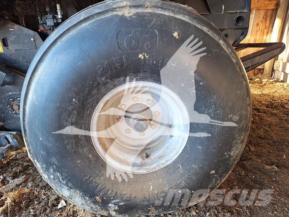 Case IH RB565 Рулонні прес-підбирачі