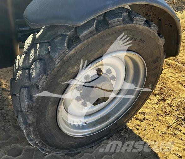 JLG G6-42A Телескопічні навантажувачі