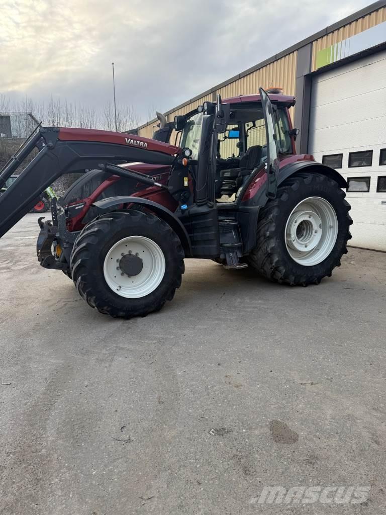 Valtra T234 Трактори