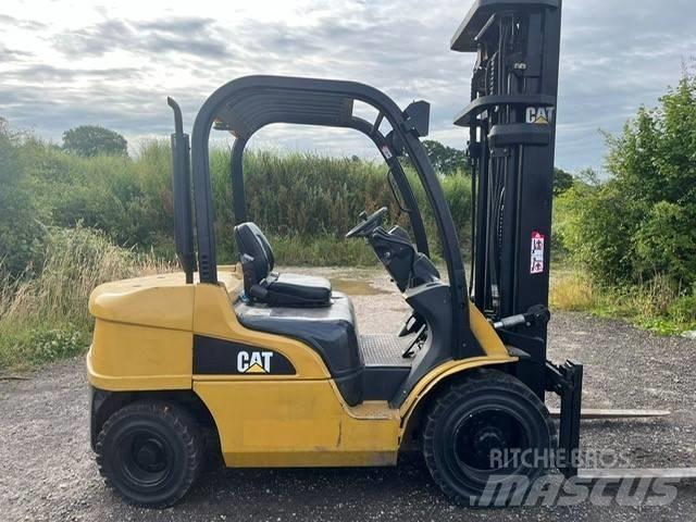 CAT DP 30 N Дизельні навантажувачі