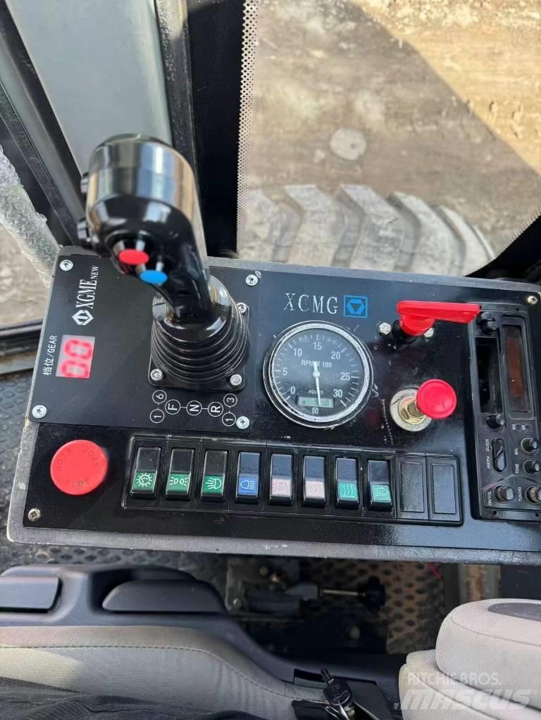 XCMG GR 2153 Грейдери
