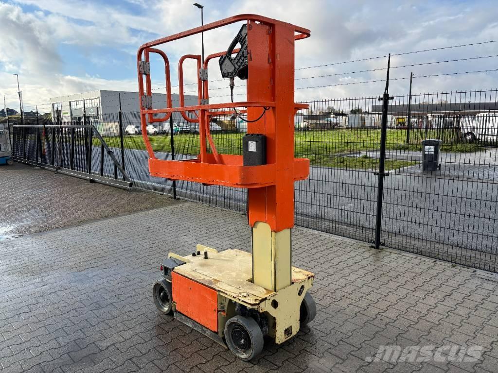 JLG 1230ES Вертикальні щоглові підйомники