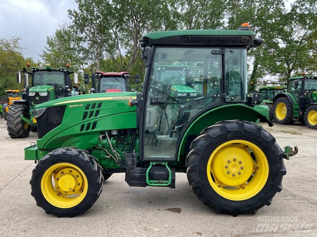 John Deere 5090 GF Трактори