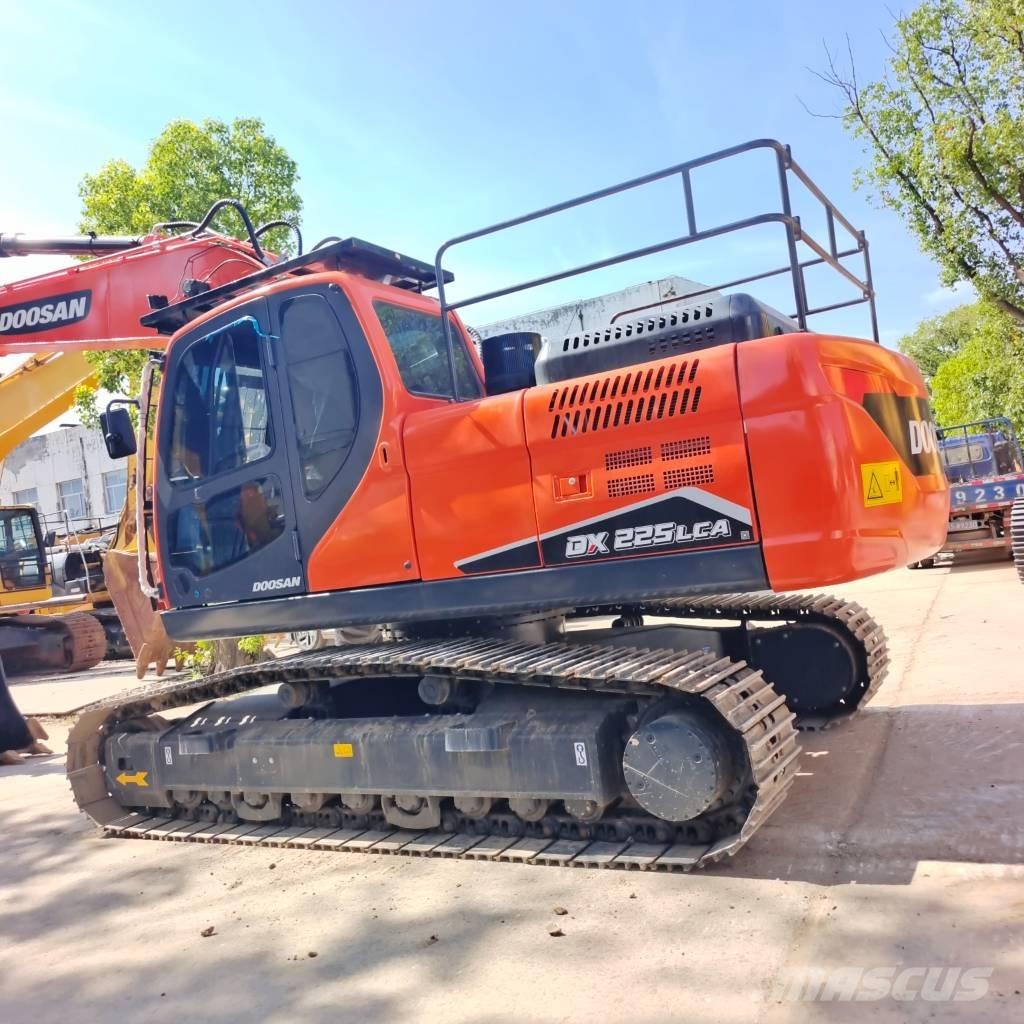 Doosan DX 225 LCA Гусеничні екскаватори