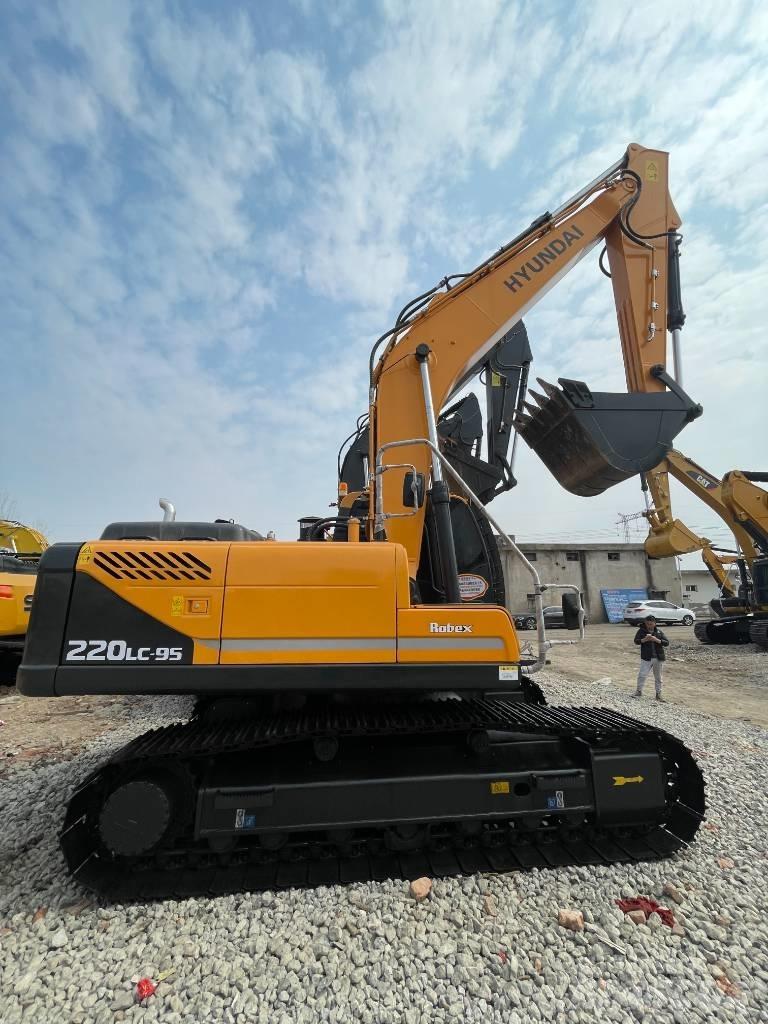 Hyundai 220 Гусеничні екскаватори