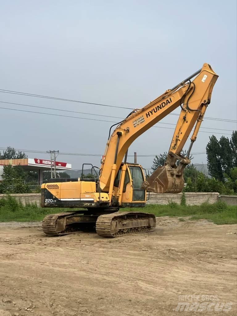 Hyundai R220-9S Гусеничні екскаватори