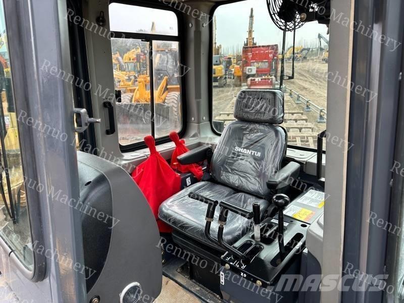 Shantui SD 16 Гусеничні бульдозери