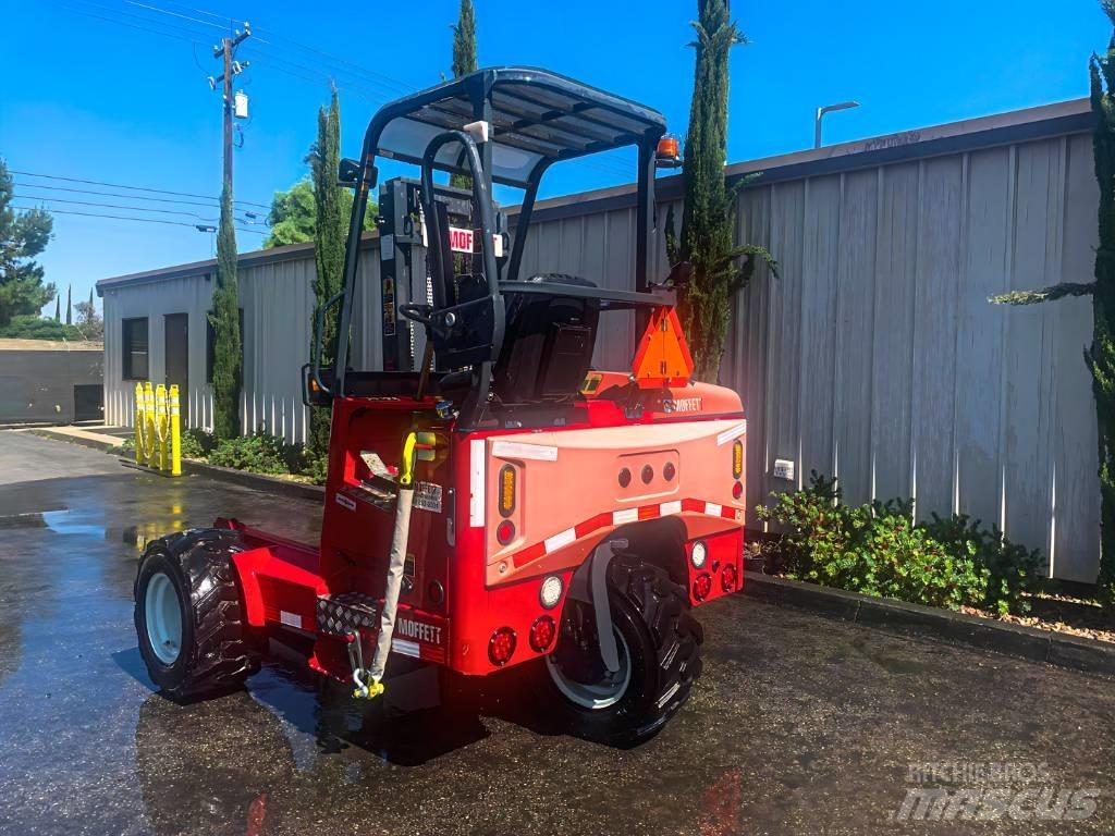 Moffett M55 Навісні вилочні підйомники для вантажівок