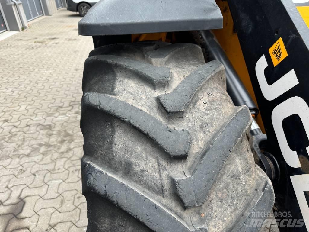 JCB 411 HT Фронтальні навантажувачі