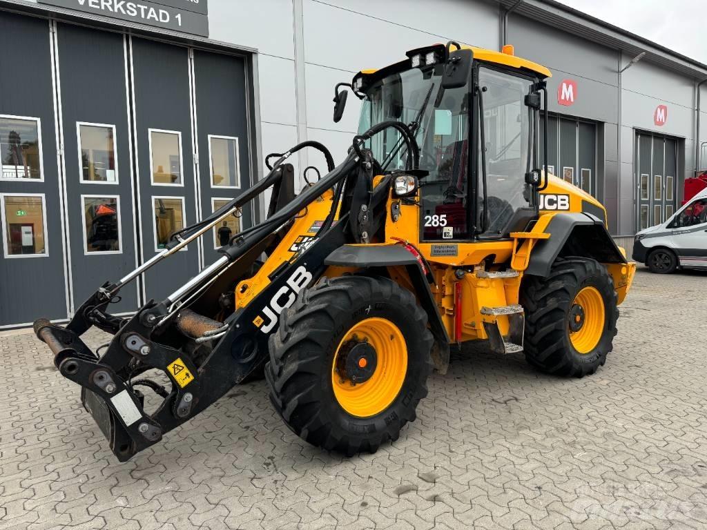 JCB 411 HT Фронтальні навантажувачі