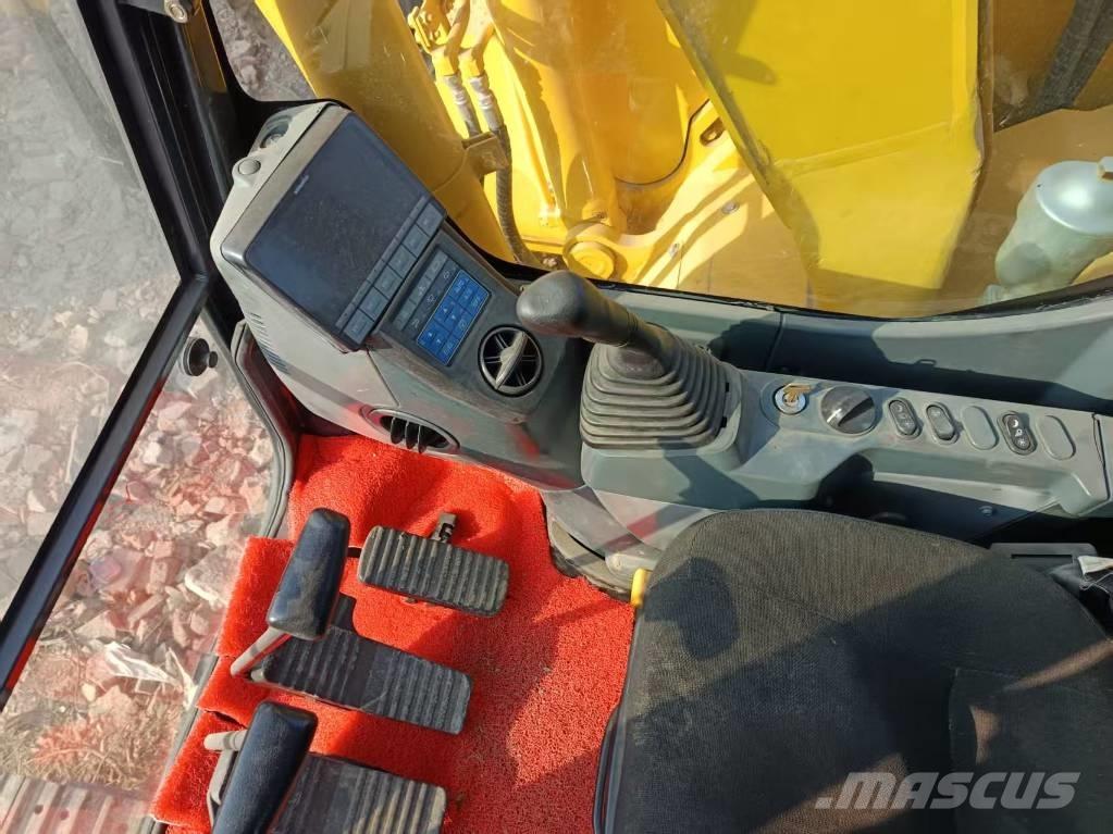 Komatsu PC 138 Гусеничні екскаватори