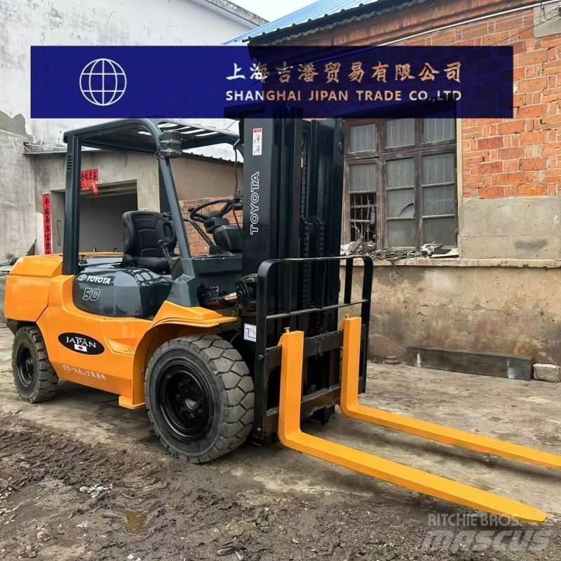 Toyota 5 ton Дизельні навантажувачі