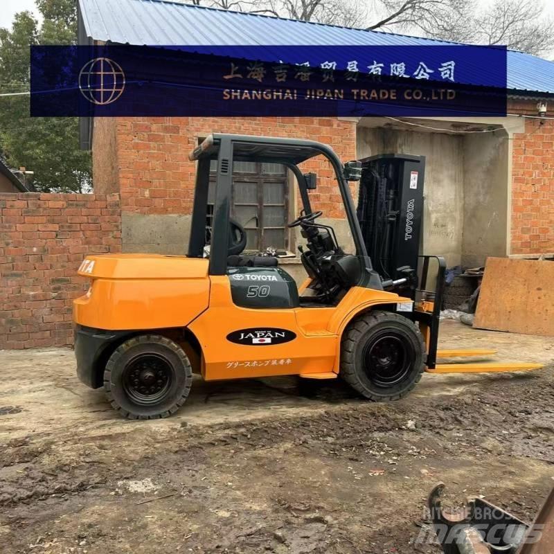 Toyota 5 ton Дизельні навантажувачі