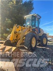 John Deere 324H Фронтальні навантажувачі