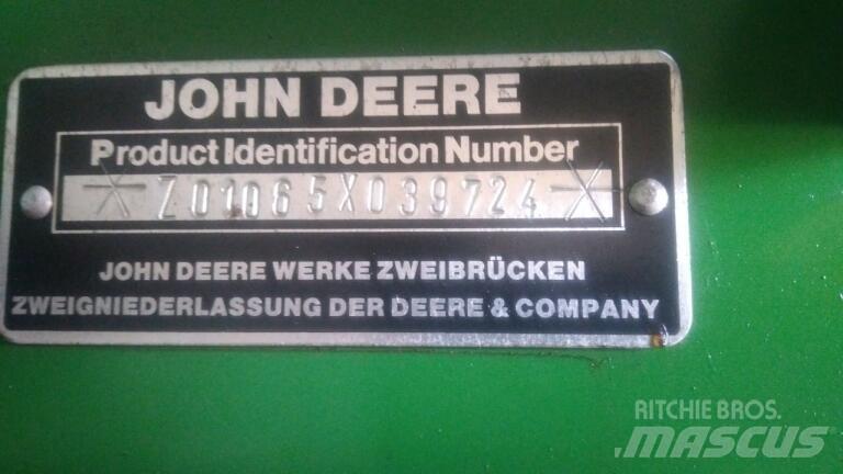 John Deere 1065 Зернозбиральні комбайни