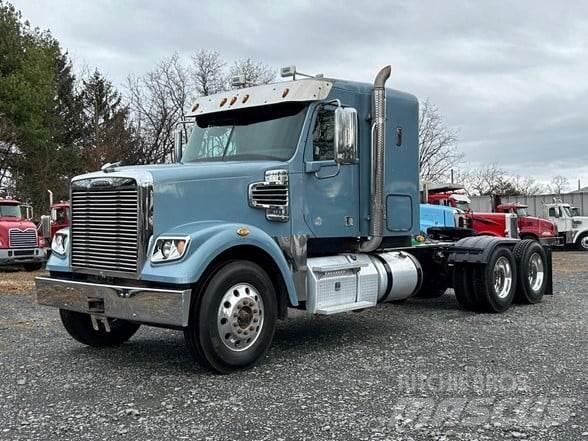 Freightliner 122SD Тягачі