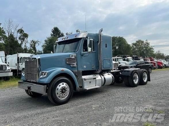 Freightliner 122SD Тягачі