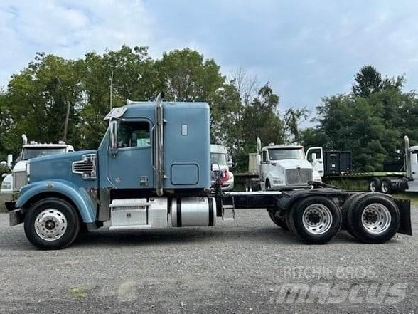 Freightliner 122SD Тягачі