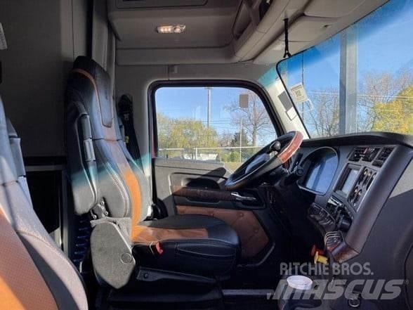 Kenworth T680 Тягачі