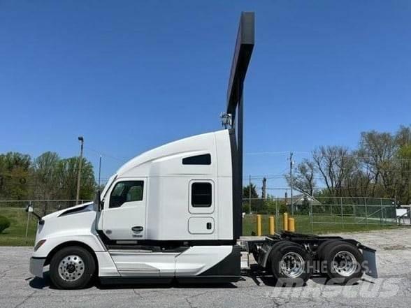Kenworth T680 Тягачі
