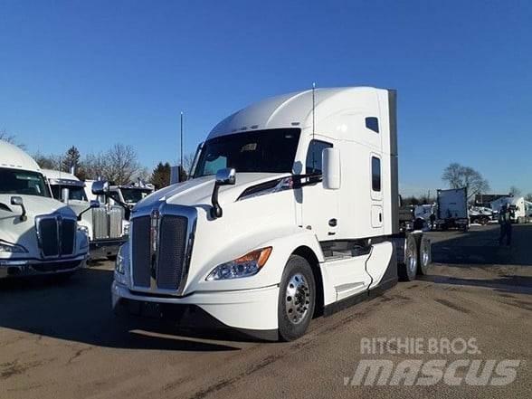 Kenworth T680 Тягачі