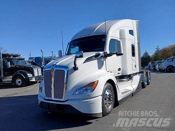 Kenworth T680 Тягачі