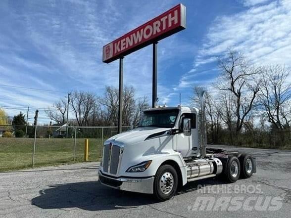 Kenworth T680 Тягачі
